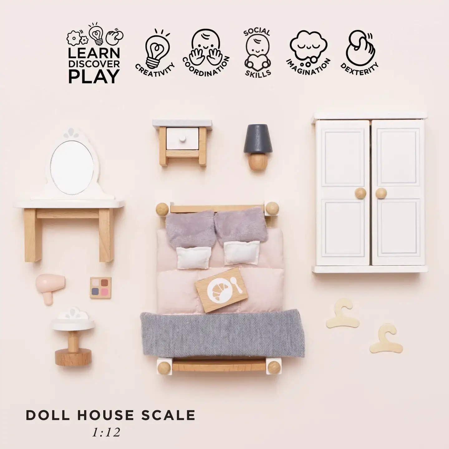 Le Van, Wooden Dolls House Bedroom - Image 5