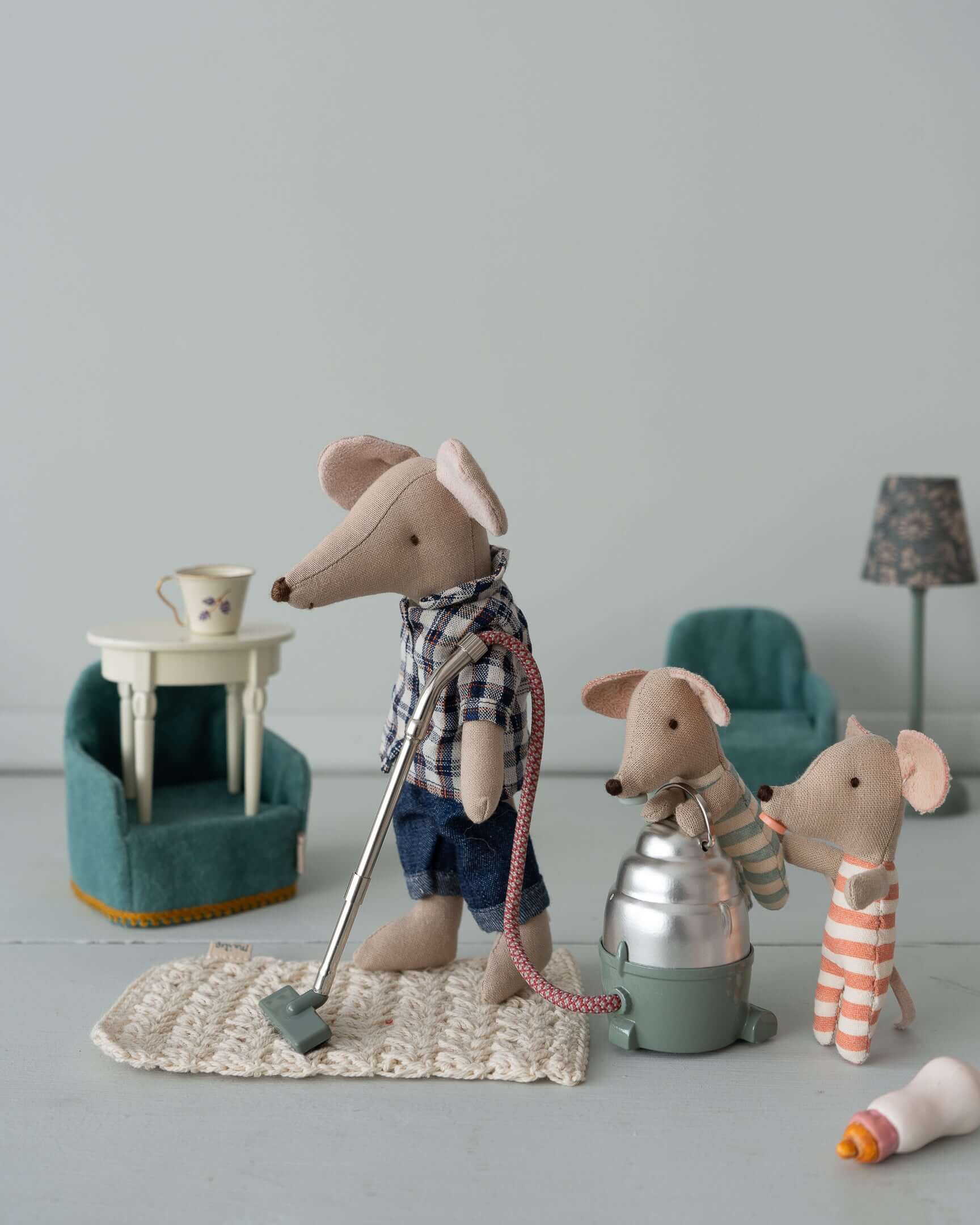 Maileg, Vacuum Cleaner Mouse - Image 3
